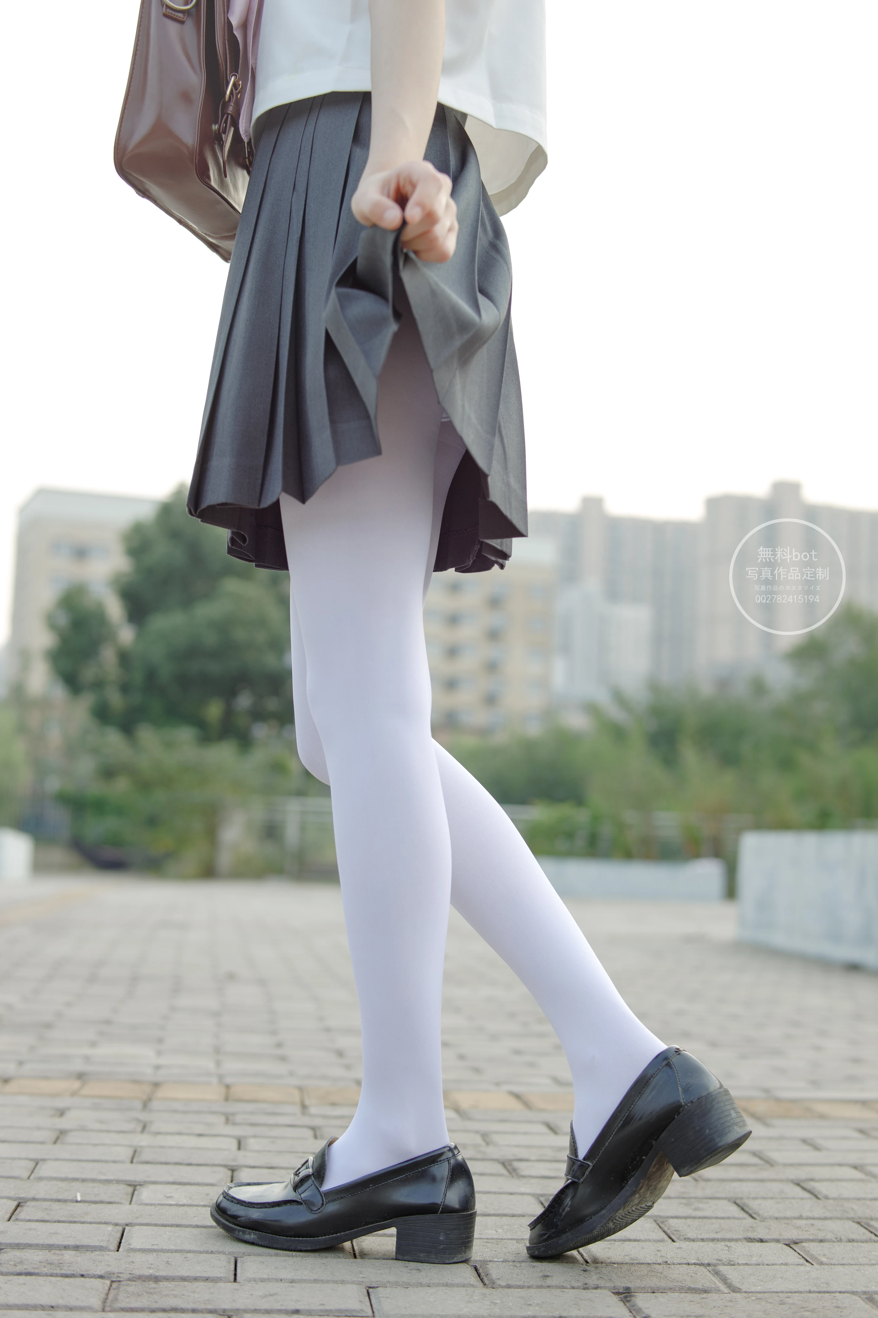 森萝财团 有料006  依依 户外白丝JK制服 [90P]插图